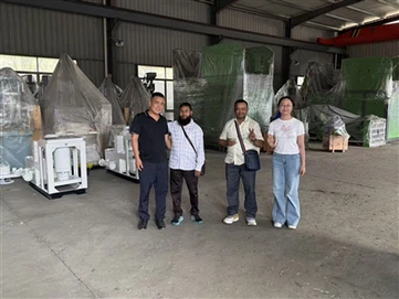 Nhiệt liệt chào mừng khách hàng Ấn Độ đến thăm nhà máy của chúng tôi